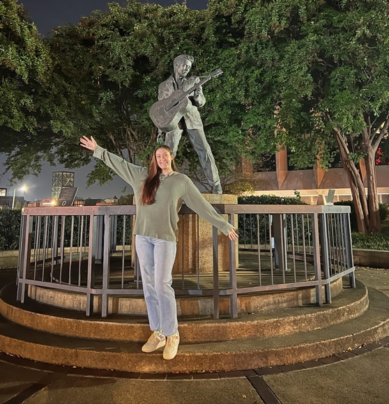 Meet your Posher, Madelyn - Picture 4 of 4